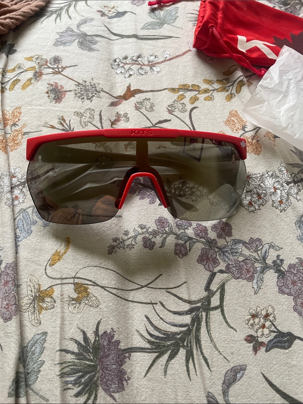 Kits Red Canada Visor Cycling
Sunglasses - Unisex - Picture 4 of 10